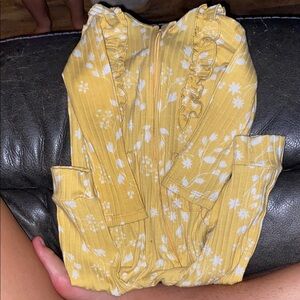 Jessica Simpson Yellow and White Floral Outfit